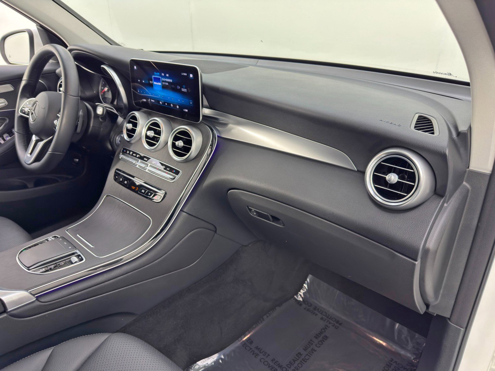 Used 2021 Mercedes-Benz GLC 300 w/ Premium Package image 13