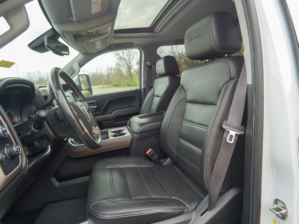 Used 2017 GMC Sierra 2500 Denali w/ Duramax Plus Package AWD/4WD image 20