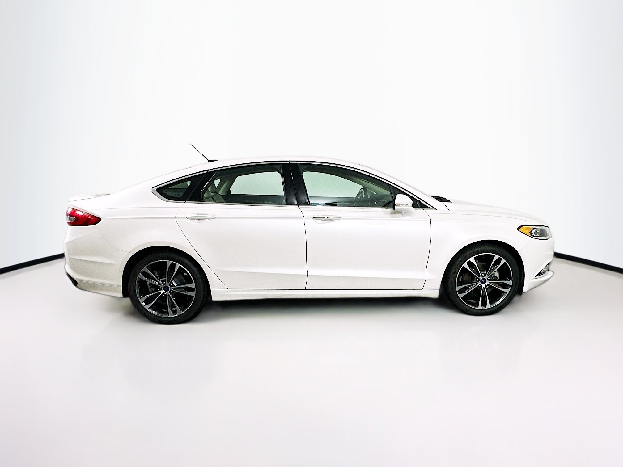 Used 2017 Ford Fusion Titanium FWD image 10