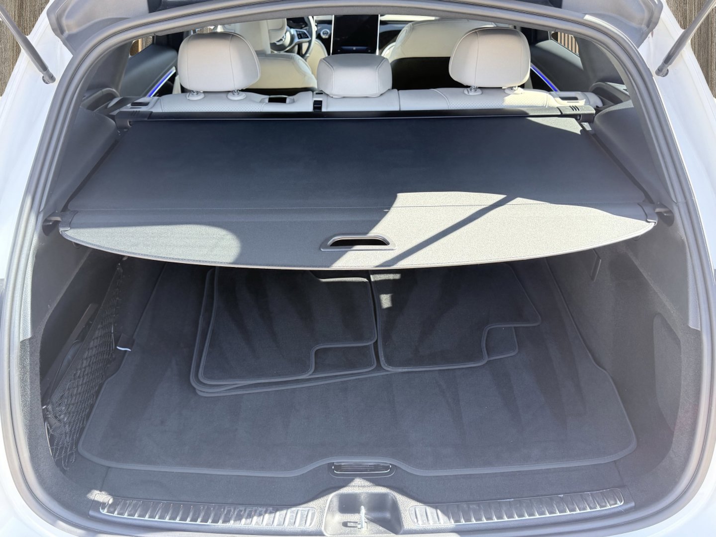 Used 2025 Mercedes-Benz GLC 300 4MATIC image 16