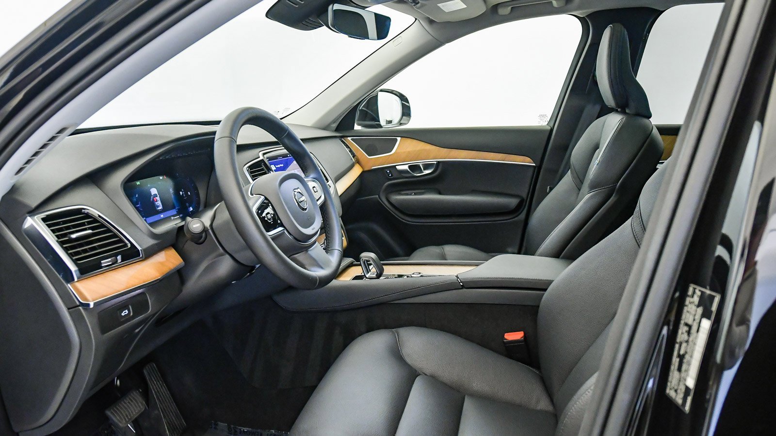 Certified 2025 Volvo XC90 B6 Ultra image 19