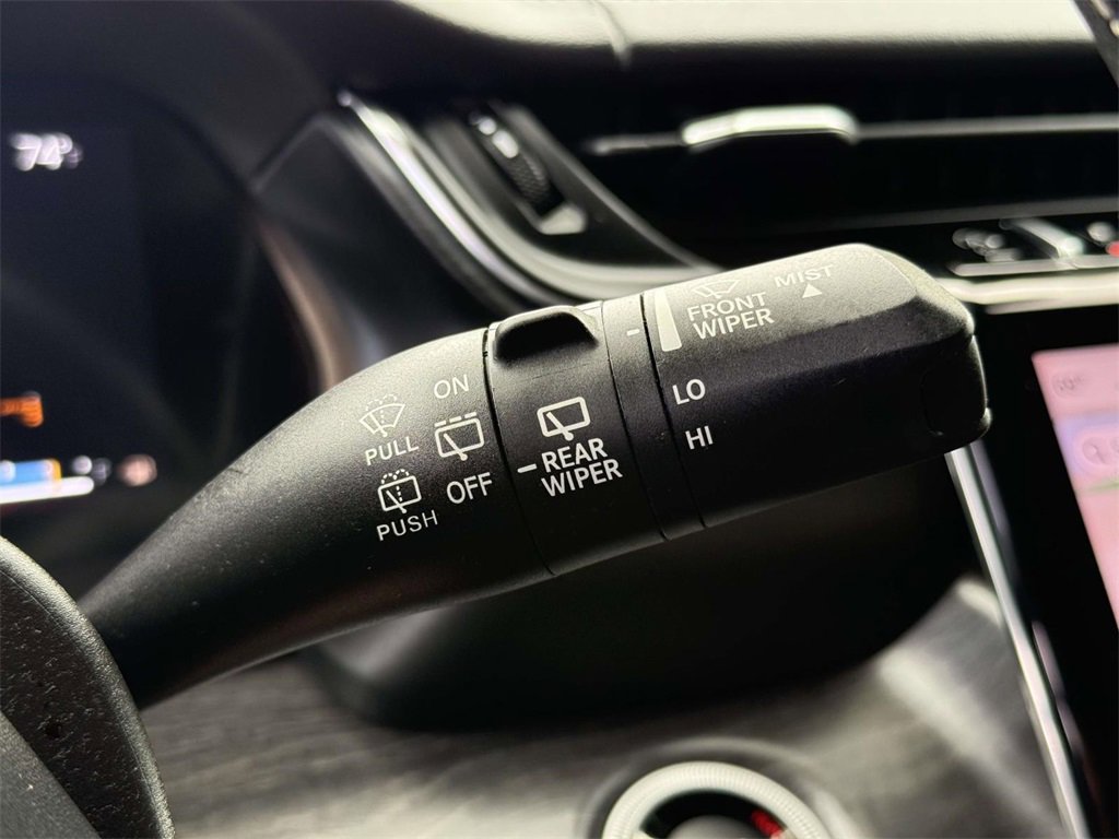 Used 2022 Jeep Grand Cherokee Overland w/ Luxury Tech Group IV image 11