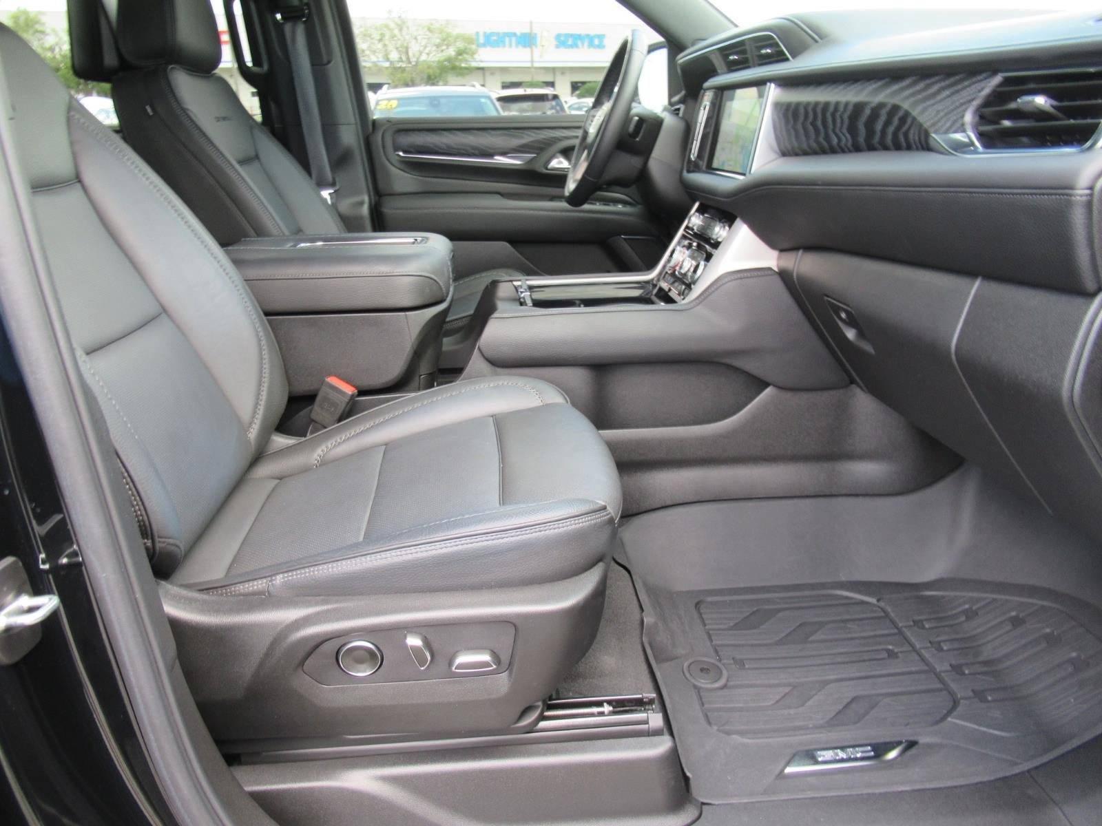 Used 2024 GMC Yukon Denali w/ Denali Reserve Package AWD/4WD image 10
