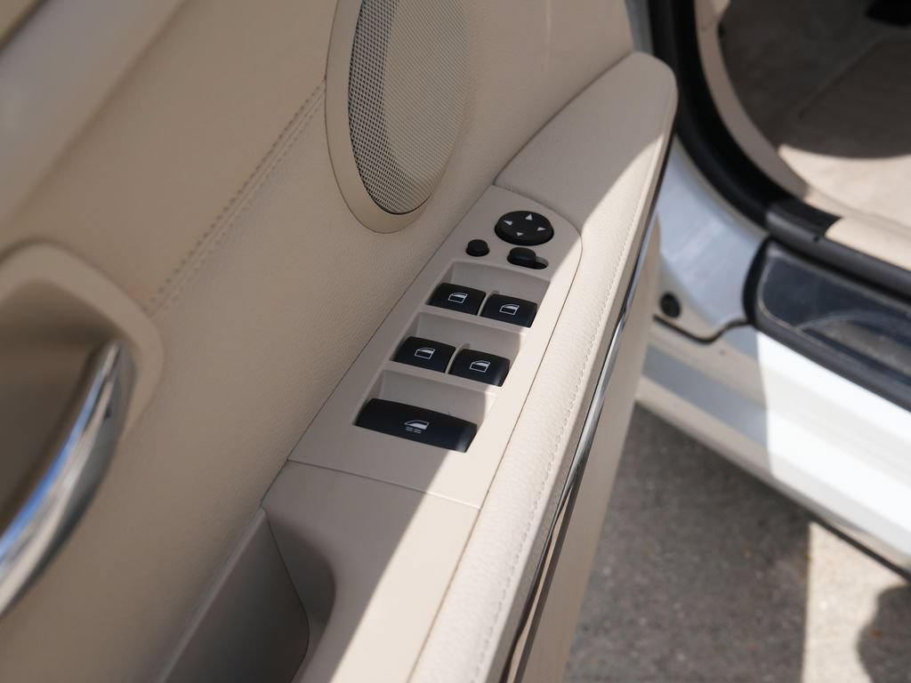 Used 2013 BMW 328i Convertible RWD image 25