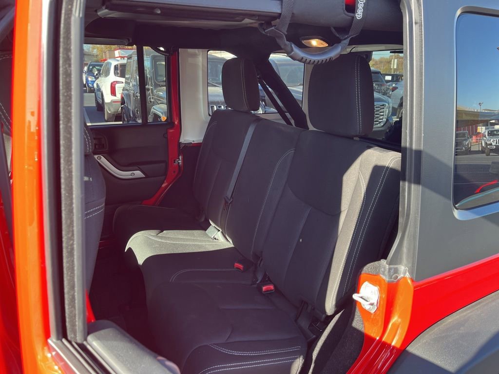 Used 2017 Jeep Wrangler Unlimited Rubicon w/ Connectivity Group image 21