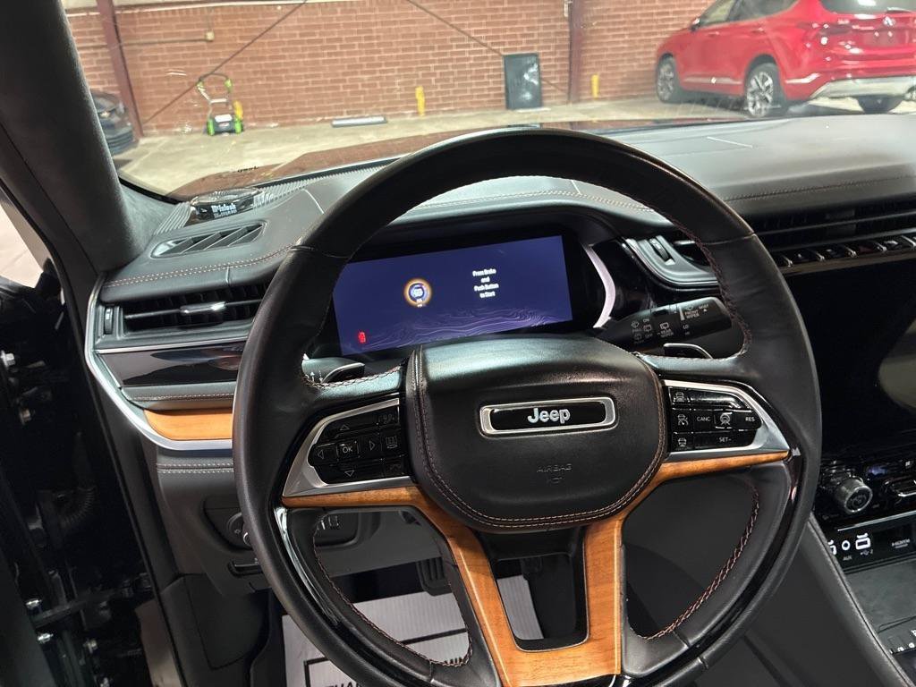 Used 2023 Jeep Grand Cherokee Summit AWD/4WD image 21