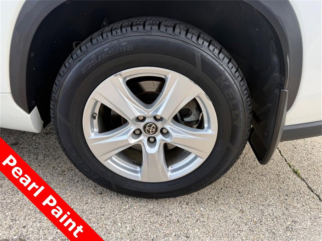 Used 2023 Toyota Highlander L image 19