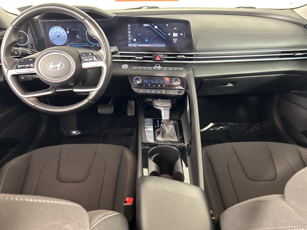 Used 2025 Hyundai Elantra SEL FWD image 18