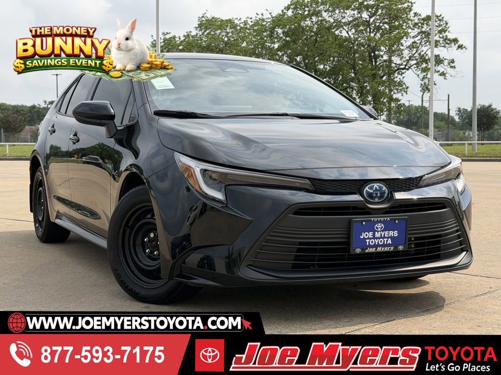 Used 2025 Toyota Corolla LE FWD image 1