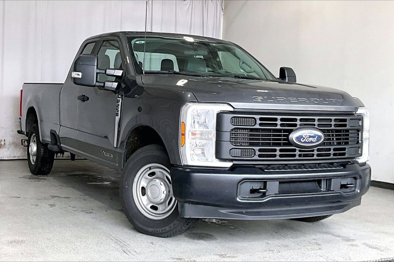 Used 2025 Ford F250 XL RWD image 1