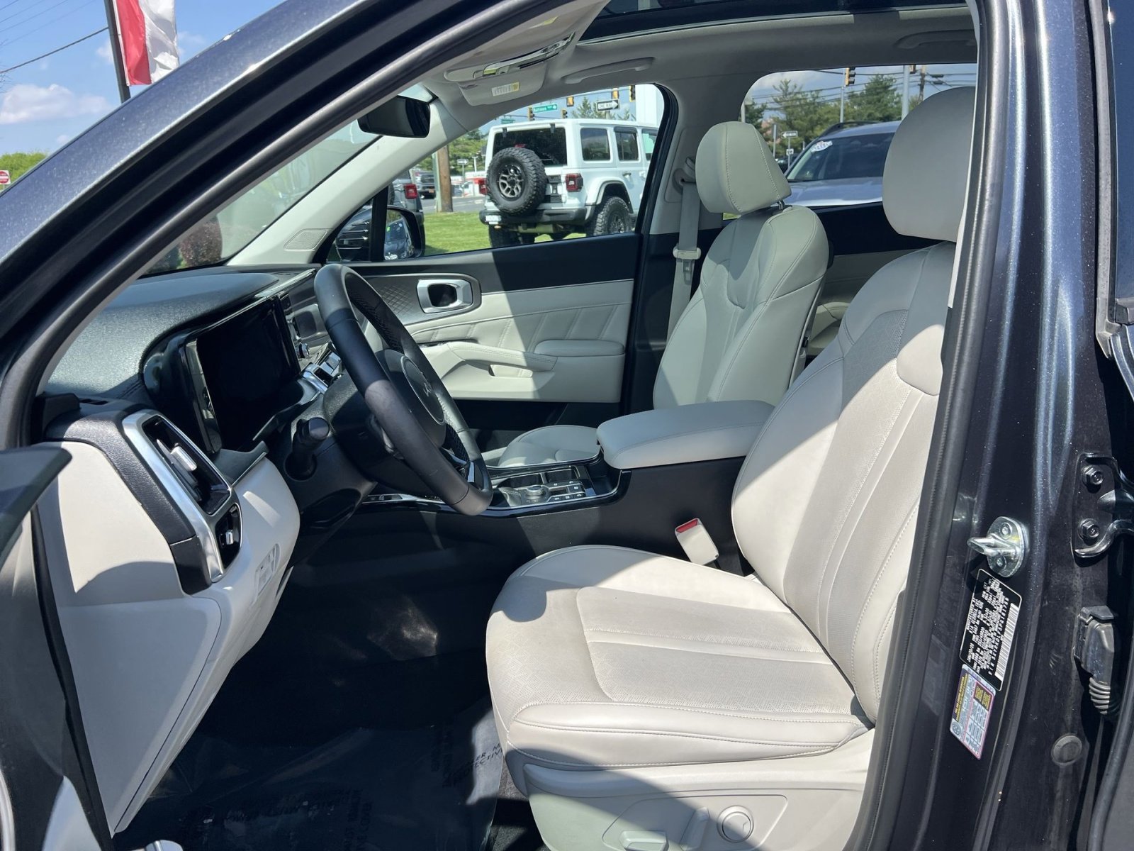 Used 2023 Kia Sorento SX AWD/4WD image 21