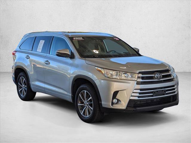 Used 2018 Toyota Highlander XLE image 3