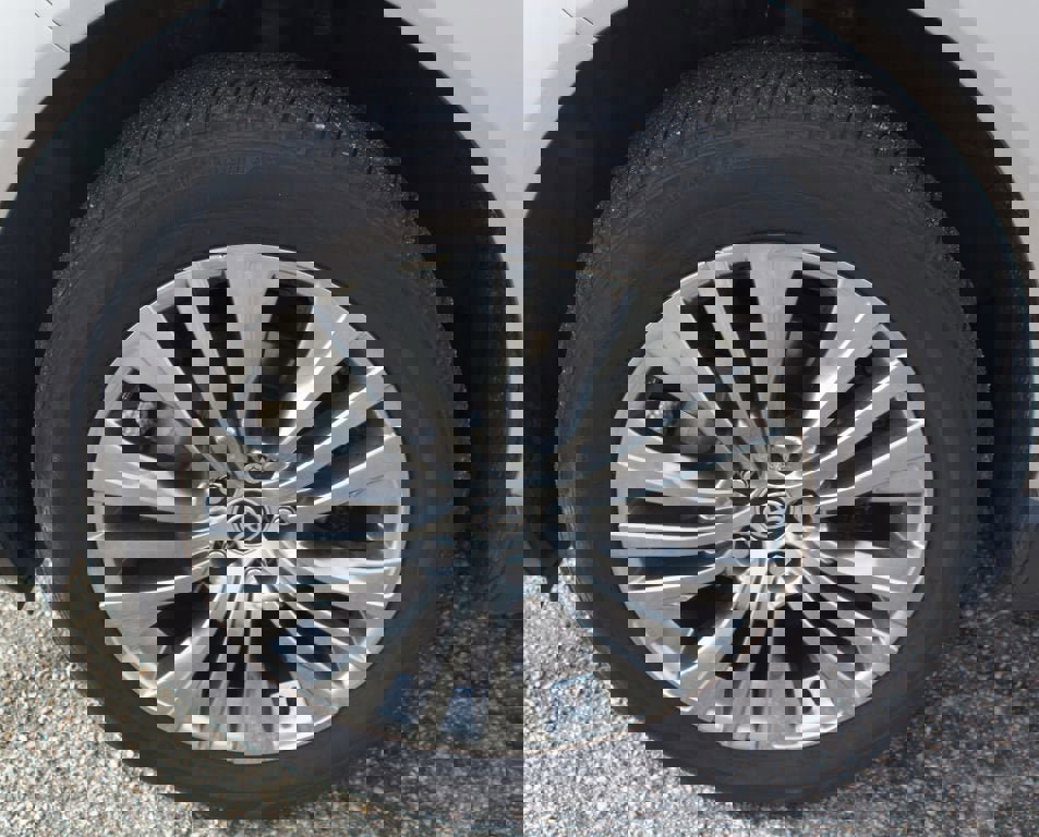 Used 2023 Toyota Venza Limited image 26