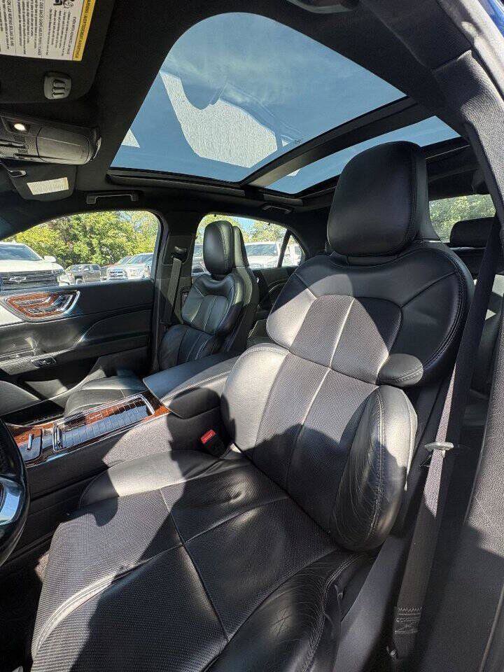 Used 2018 Lincoln Continental Reserve w/ Luxury Package AWD/4WD image 9
