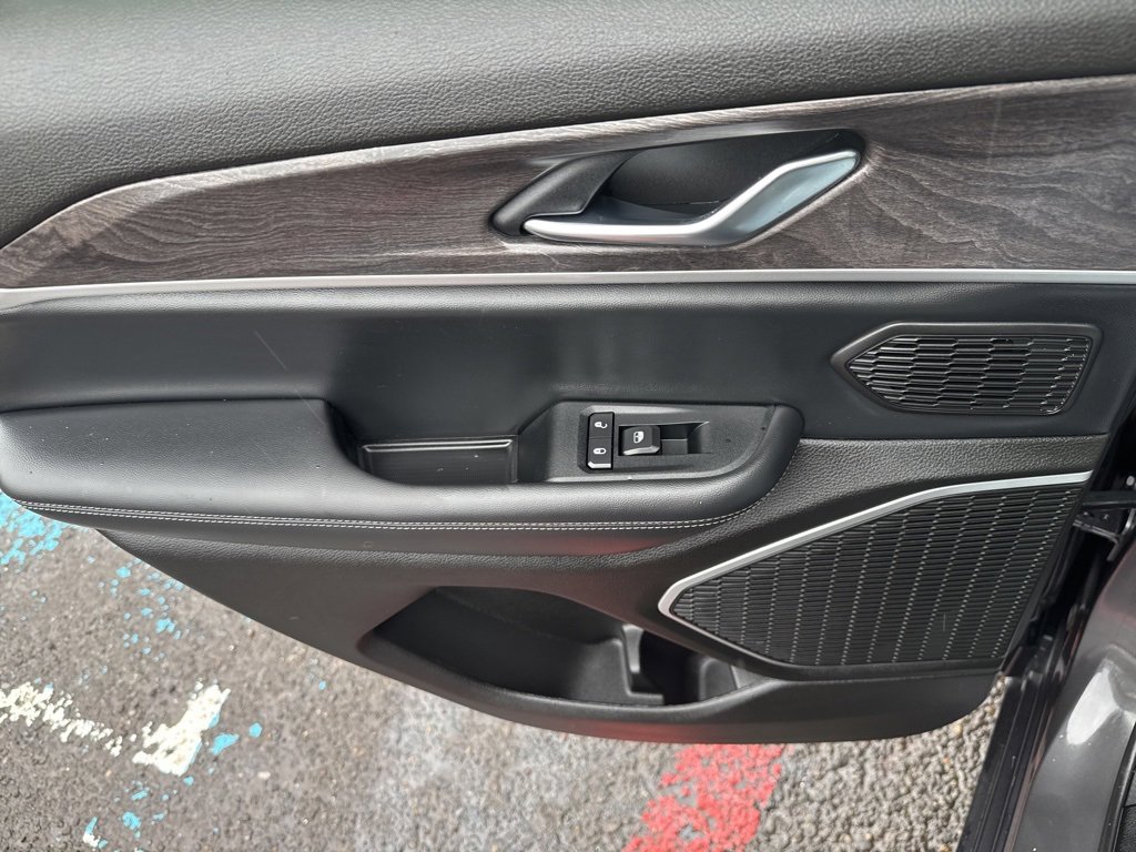 Used 2022 Jeep Grand Cherokee Limited image 25