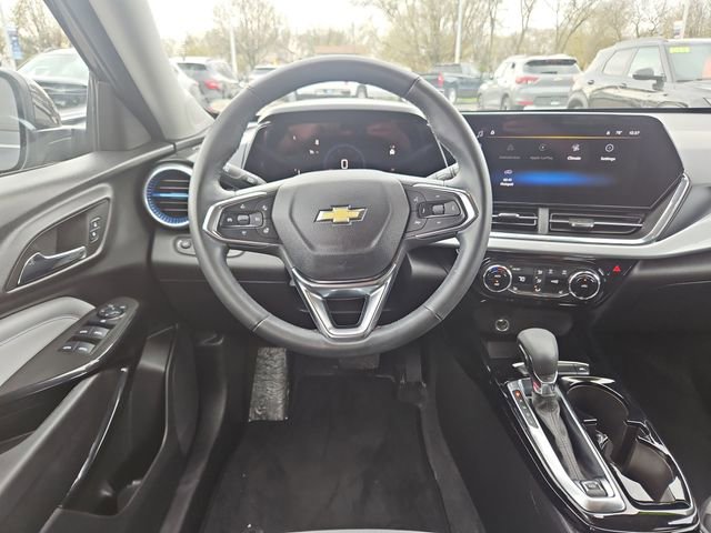 Used 2025 Chevrolet Trax LT w/ Driver Confidence Package image 14
