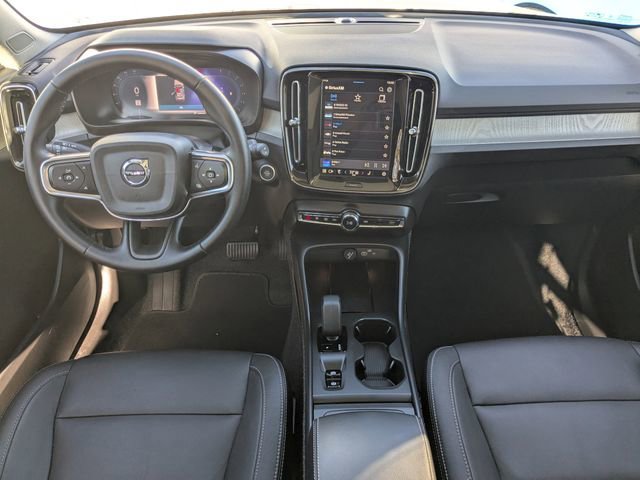 Certified 2025 Volvo XC40 B5 Core image 19