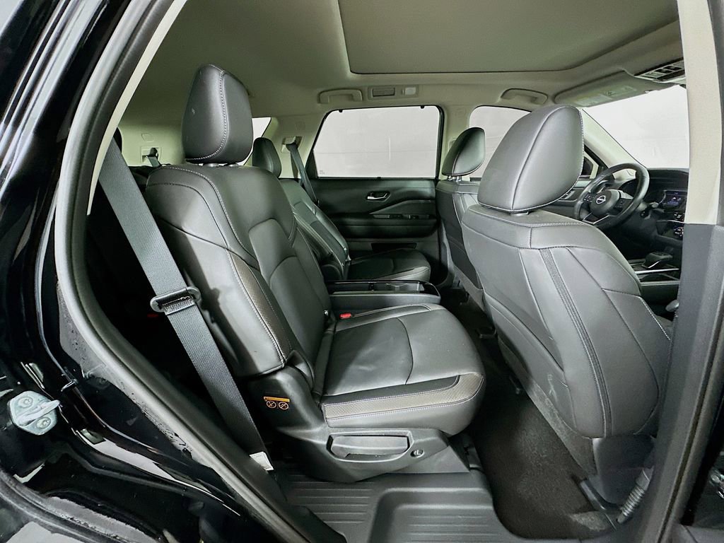Certified 2025 Nissan Pathfinder SL w/ SL Premium Package AWD/4WD image 38