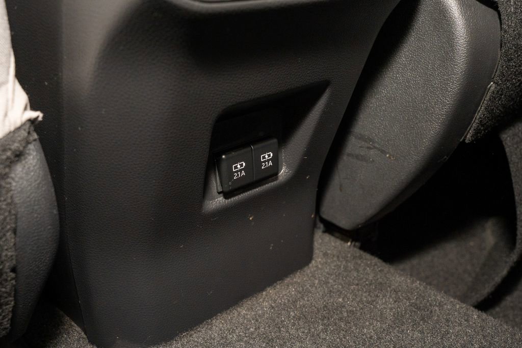 Used 2021 Toyota RAV4 XLE w/ Convenience Package image 8