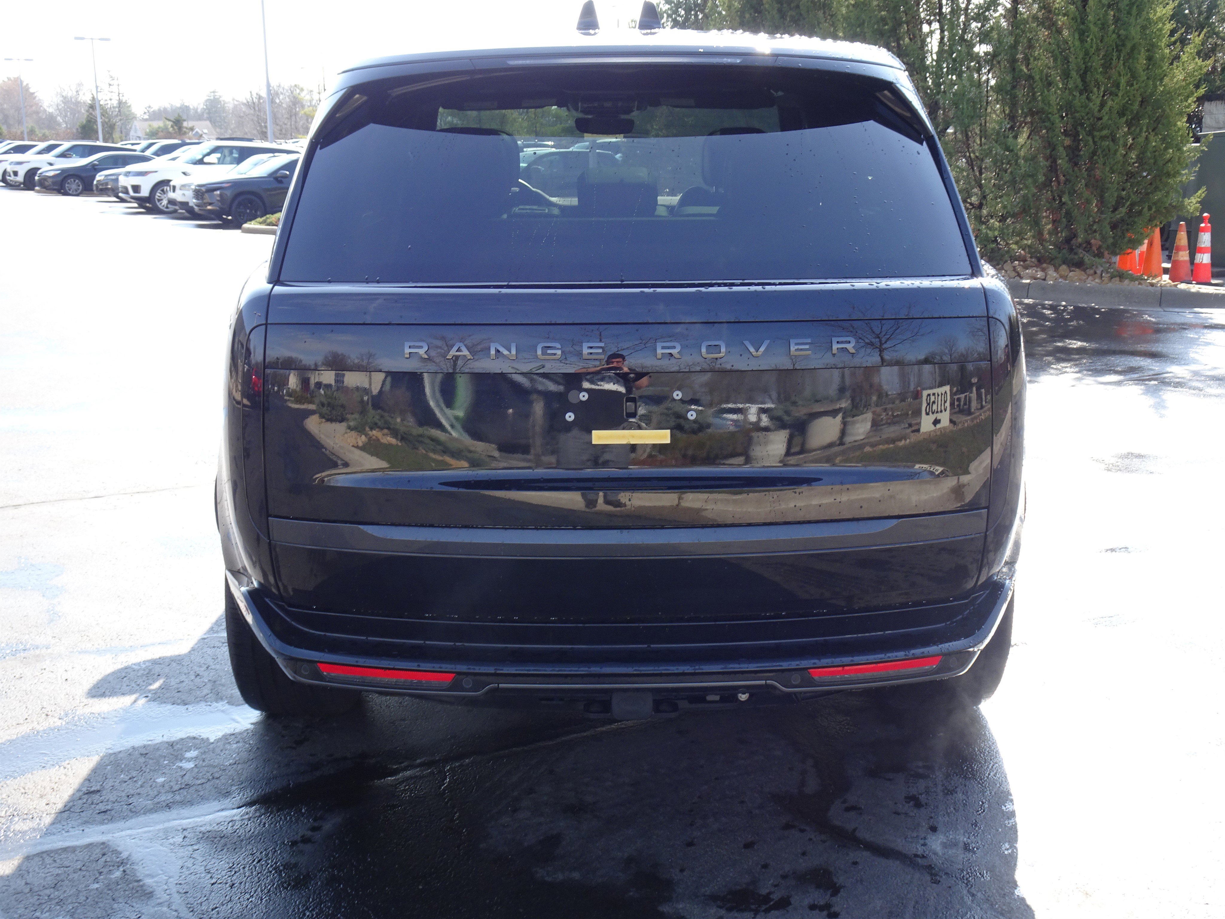 Certified 2025 Land Rover Range Rover SE image 8