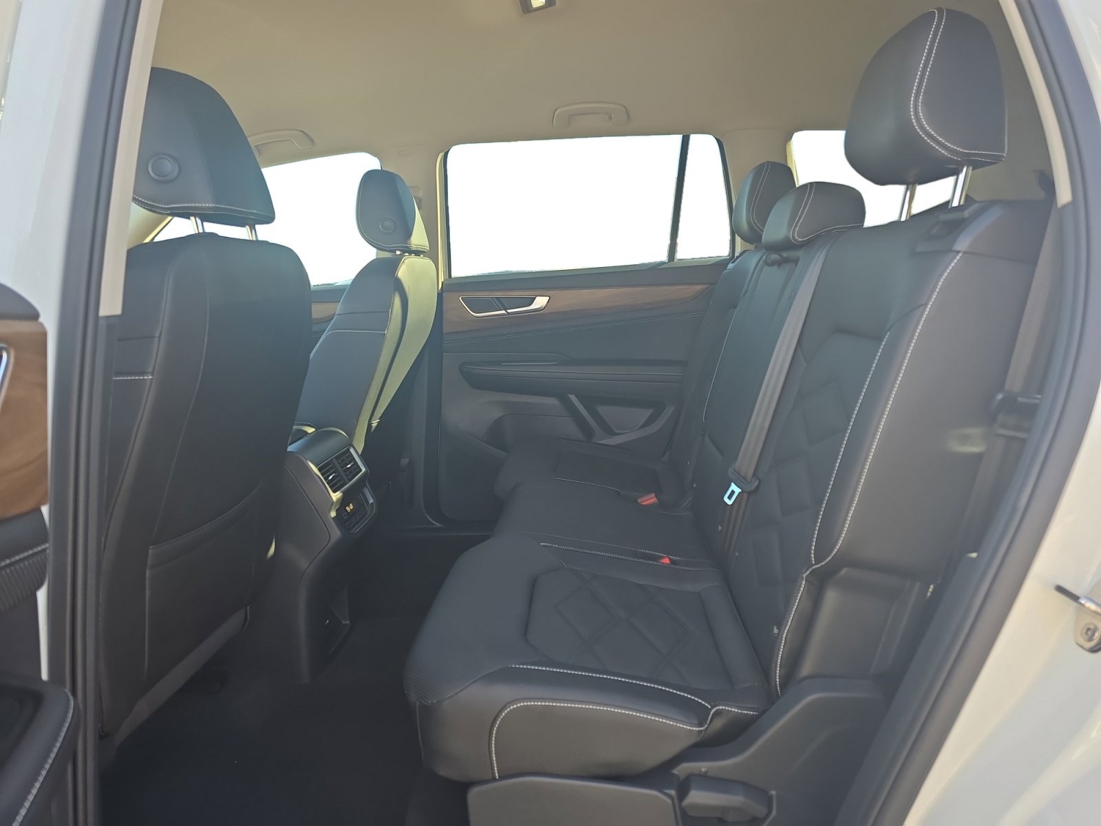 Used 2025 Volkswagen Atlas SE image 5