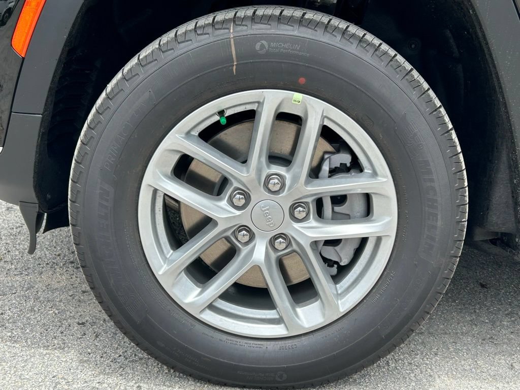 New 2024 Jeep Grand Cherokee L Laredo RWD image 15