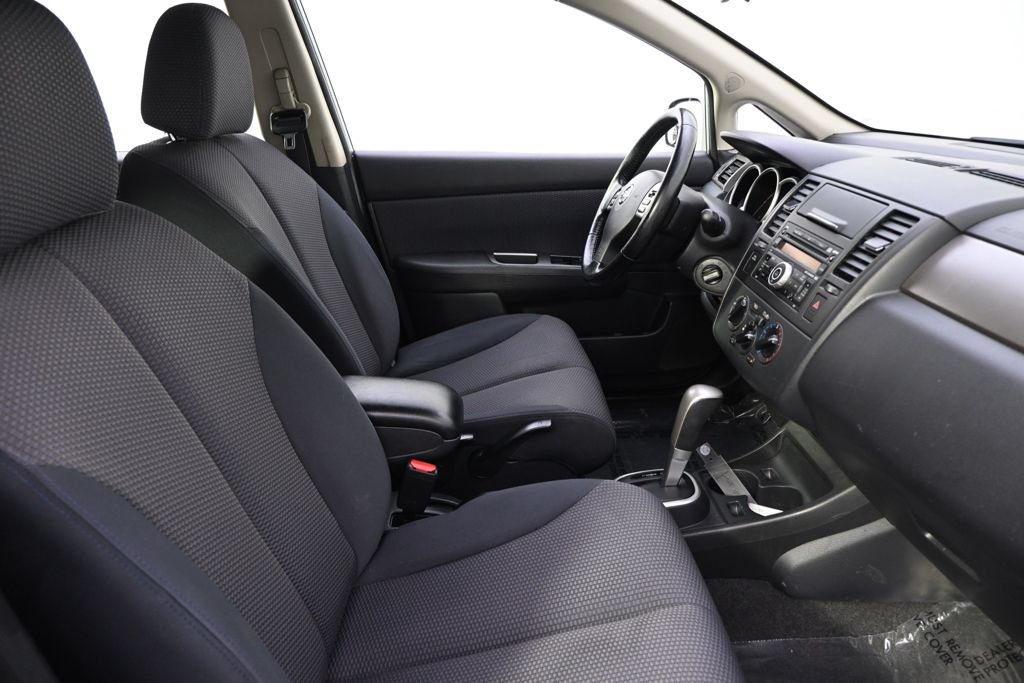 Used 2008 Nissan Versa Hatchback w/ Convenience Pkg FWD image 14