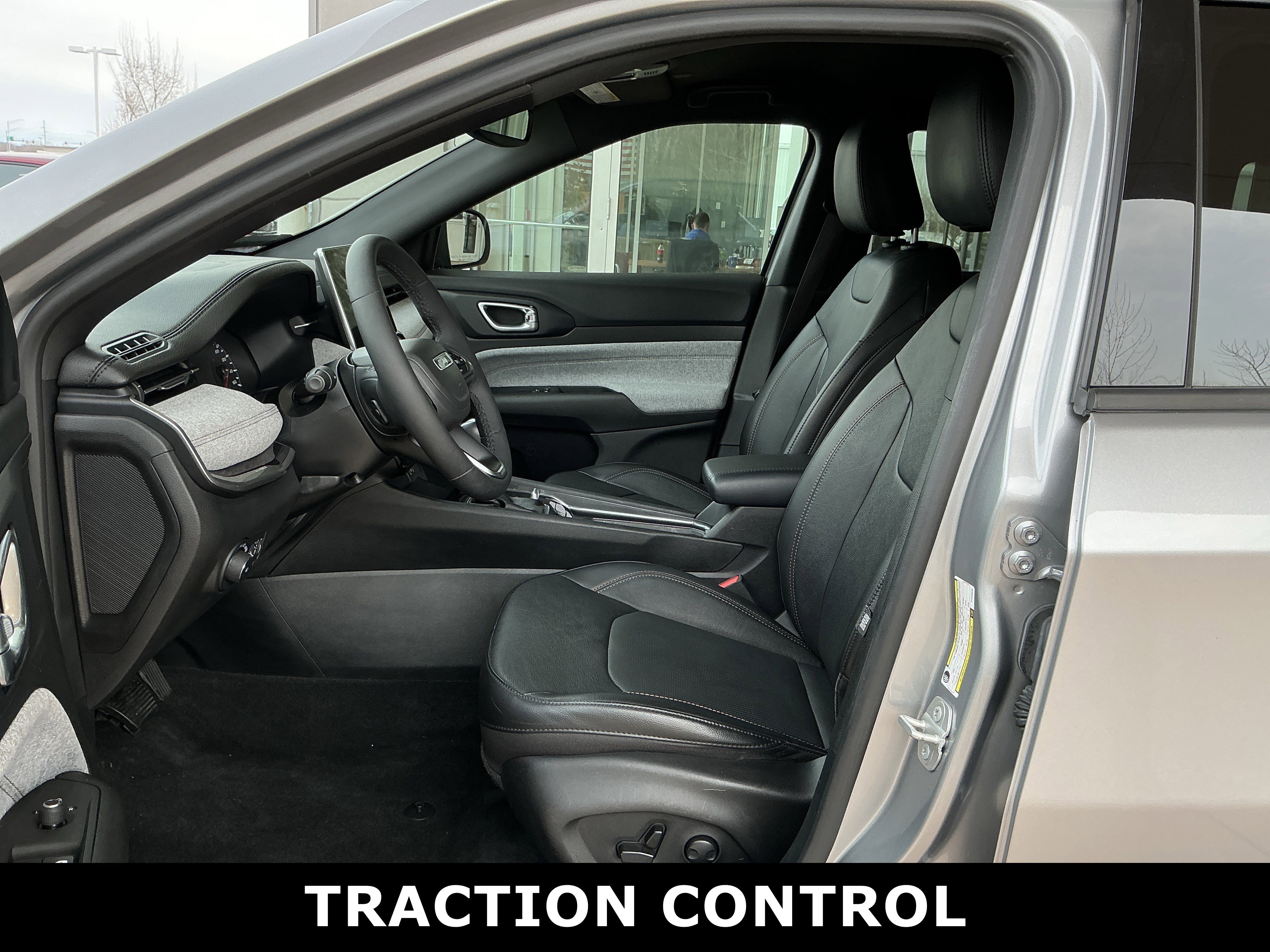 Used 2023 Jeep Compass Latitude AWD/4WD image 6