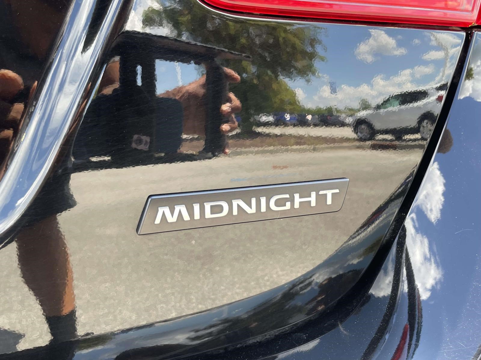 Used 2018 Nissan Sentra SR w/ Technology Package FWD image 8