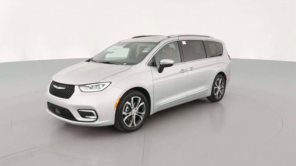 New 2026 Chrysler Pacifica Pinnacle