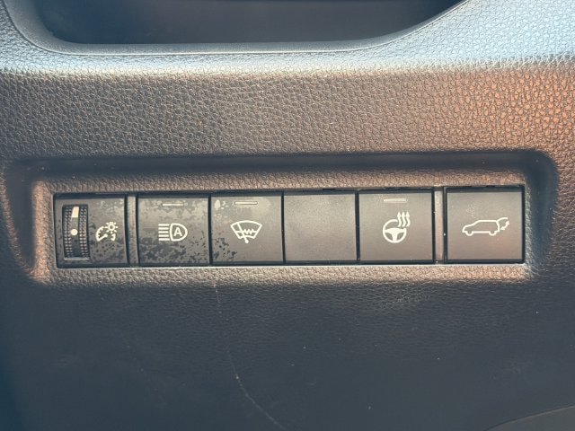 Used 2021 Toyota RAV4 XLE Premium AWD/4WD image 29