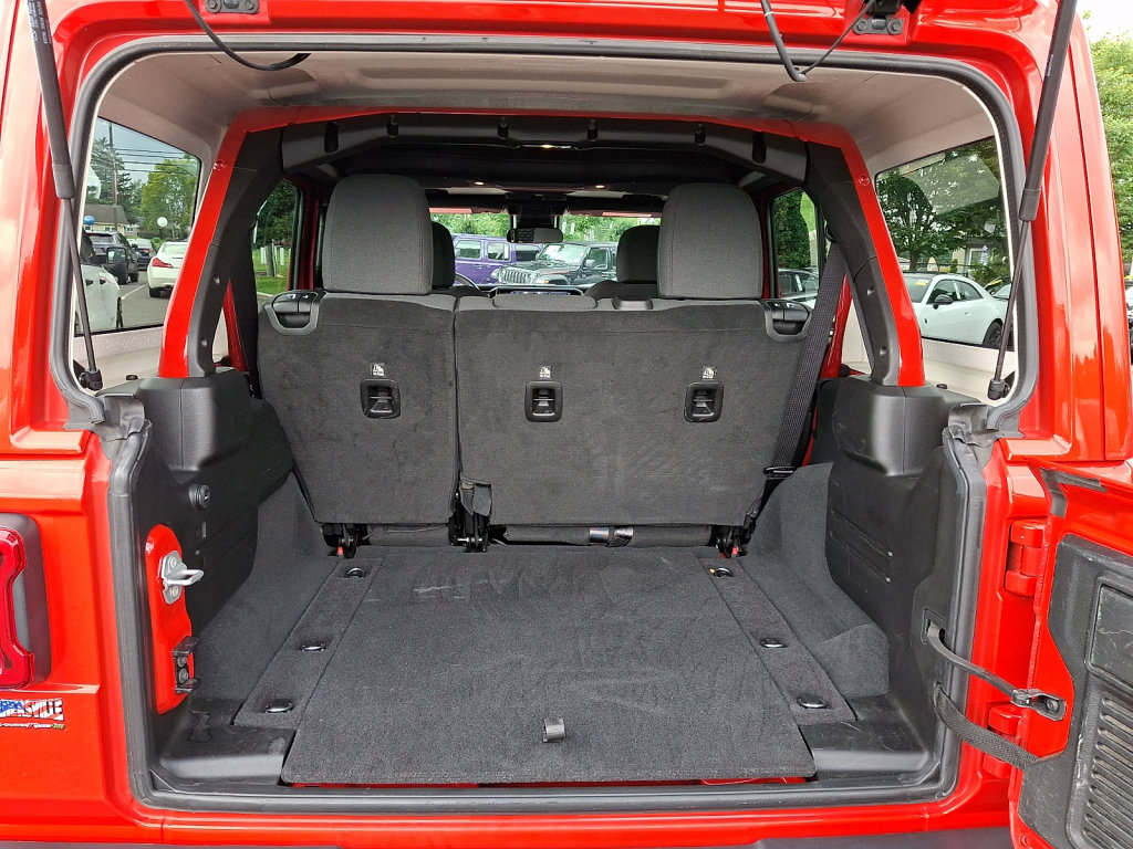 Used 2025 Jeep Wrangler Unlimited Sahara AWD/4WD image 18