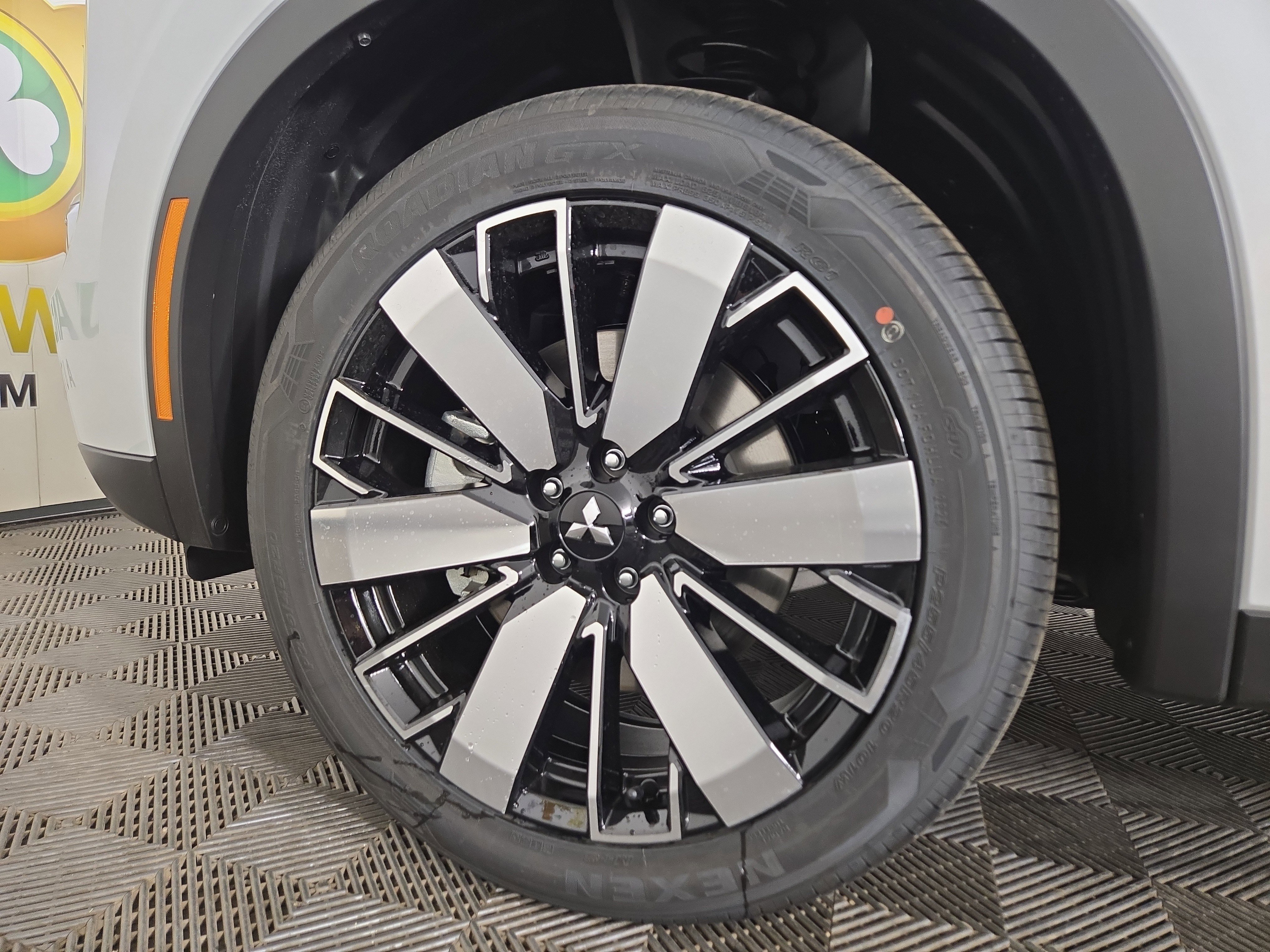 New 2026 Mitsubishi Outlander SE image 33