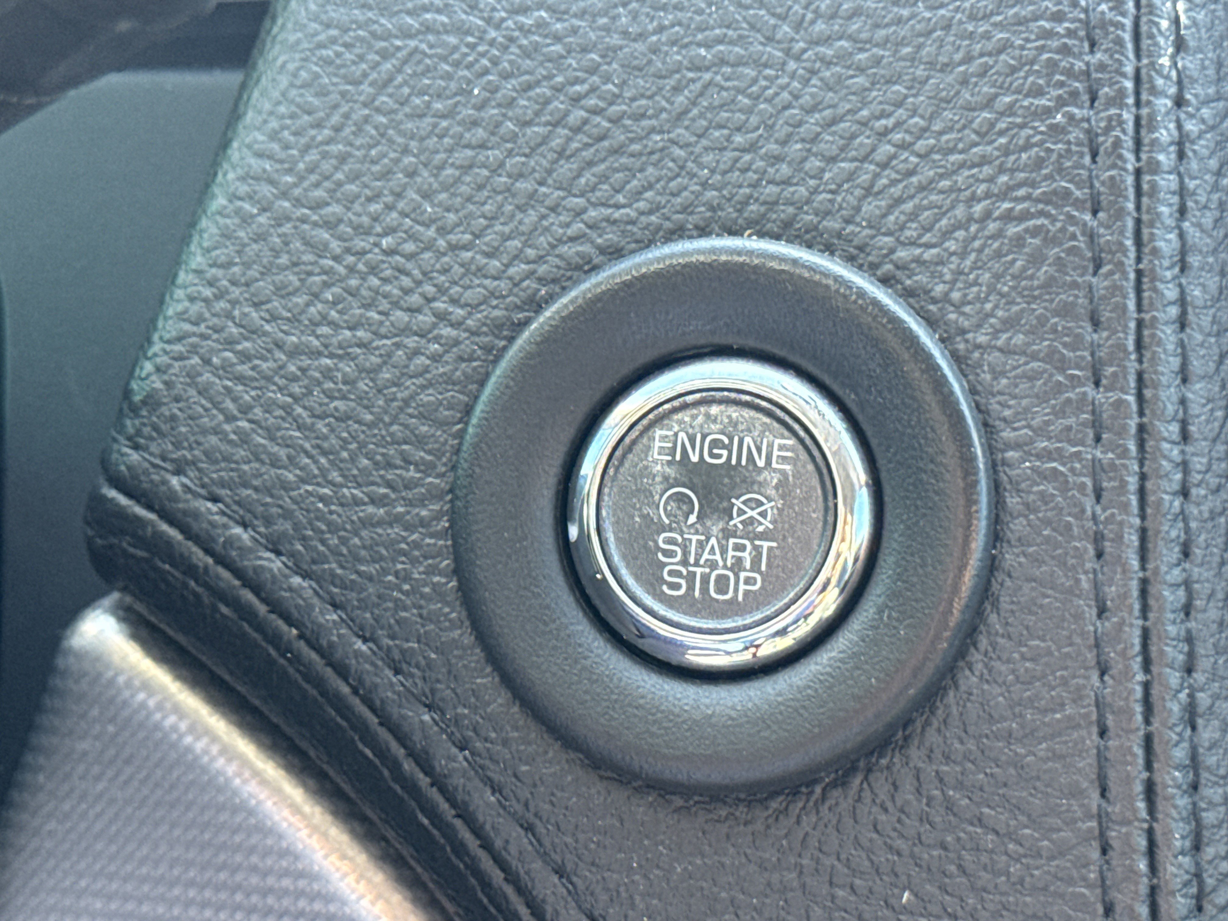 Used 2014 Lincoln MKX FWD w/ Equipment Group 101A image 16