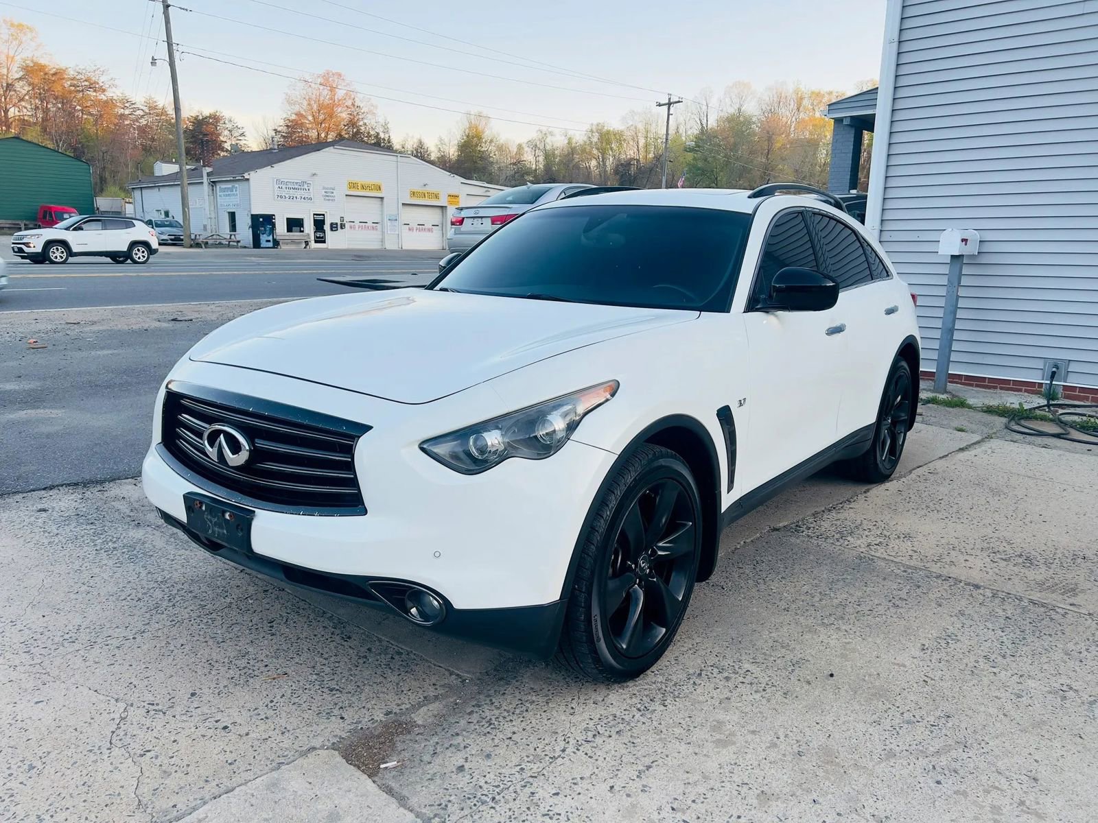 Used 2015 INFINITI QX70 3.7 image 1