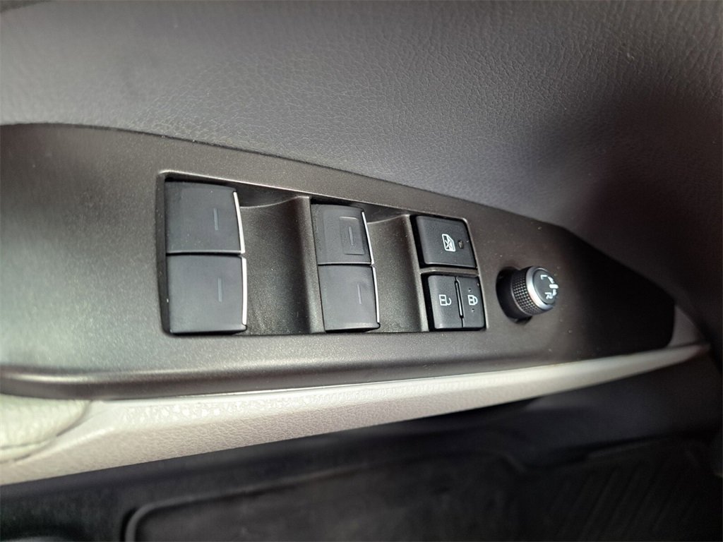 Used 2022 Toyota Camry XSE image 15