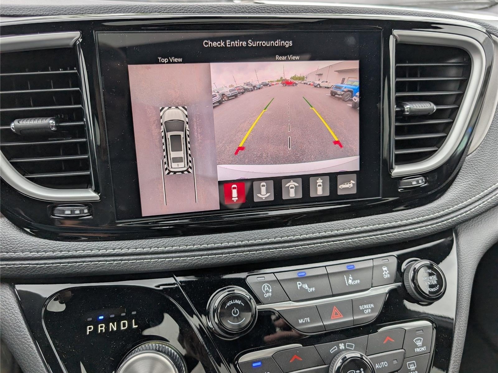 New 2027 Chrysler Pacifica Limited FWD image 25