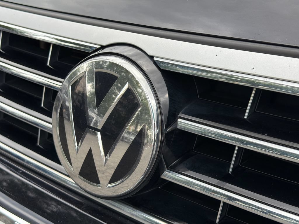 Used 2019 Volkswagen Passat 2.0T SE R-Line FWD image 11