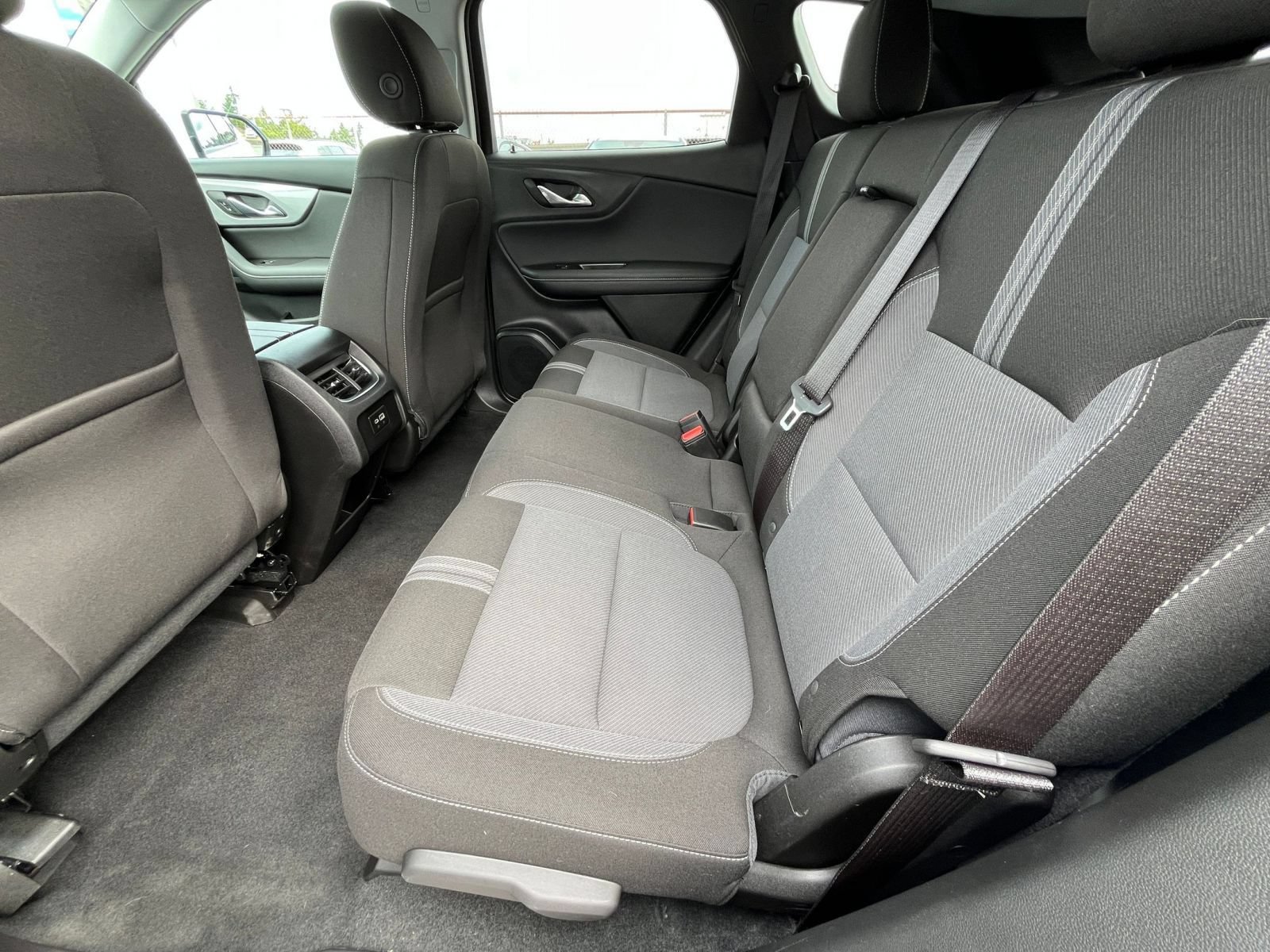 Used 2025 Chevrolet Blazer LT FWD image 27