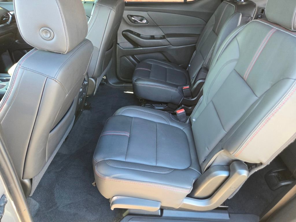 Used 2023 Chevrolet Traverse RS FWD image 9