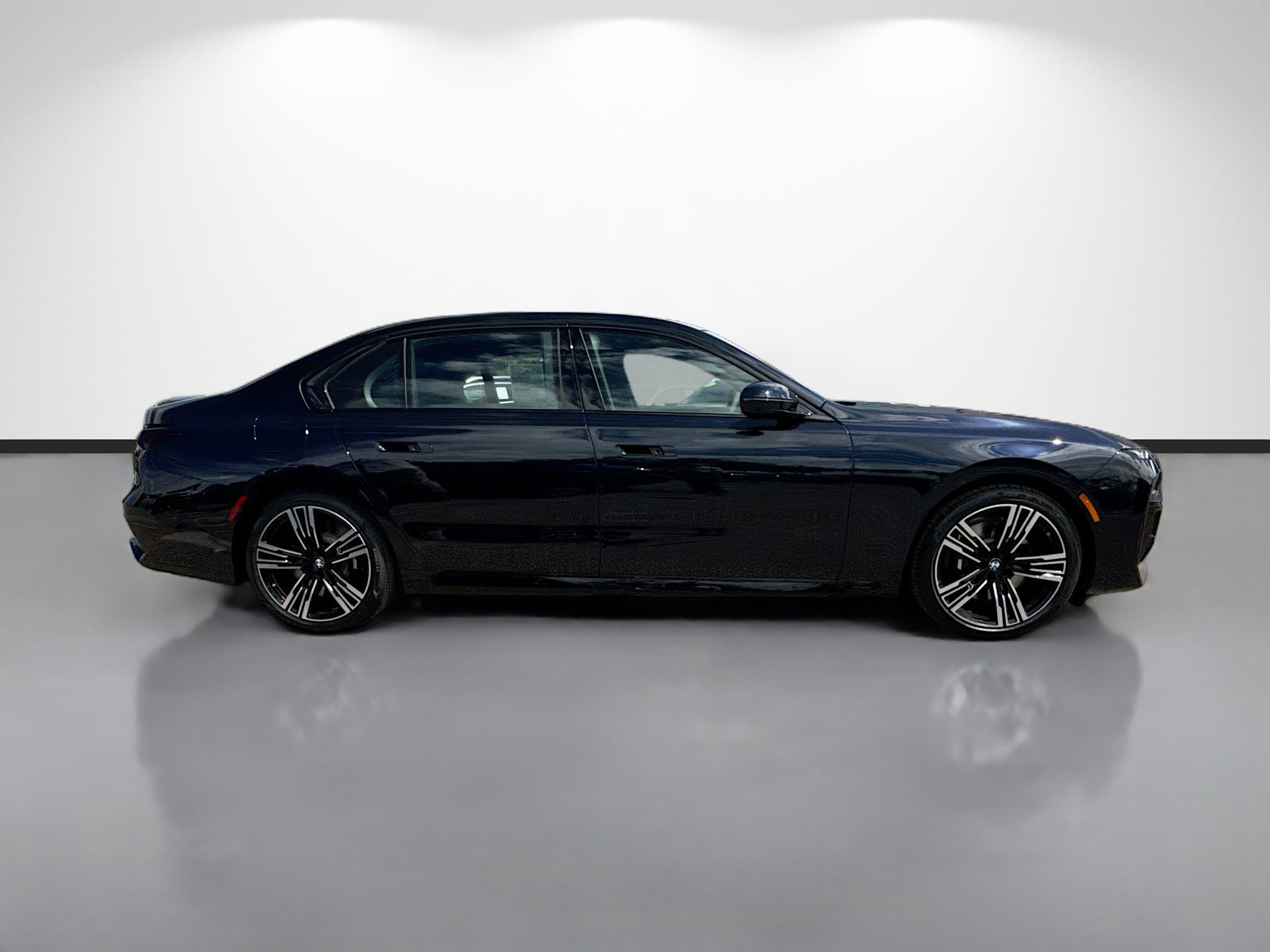 New 2026 BMW 760i xDrive w/ Executive Package image 2