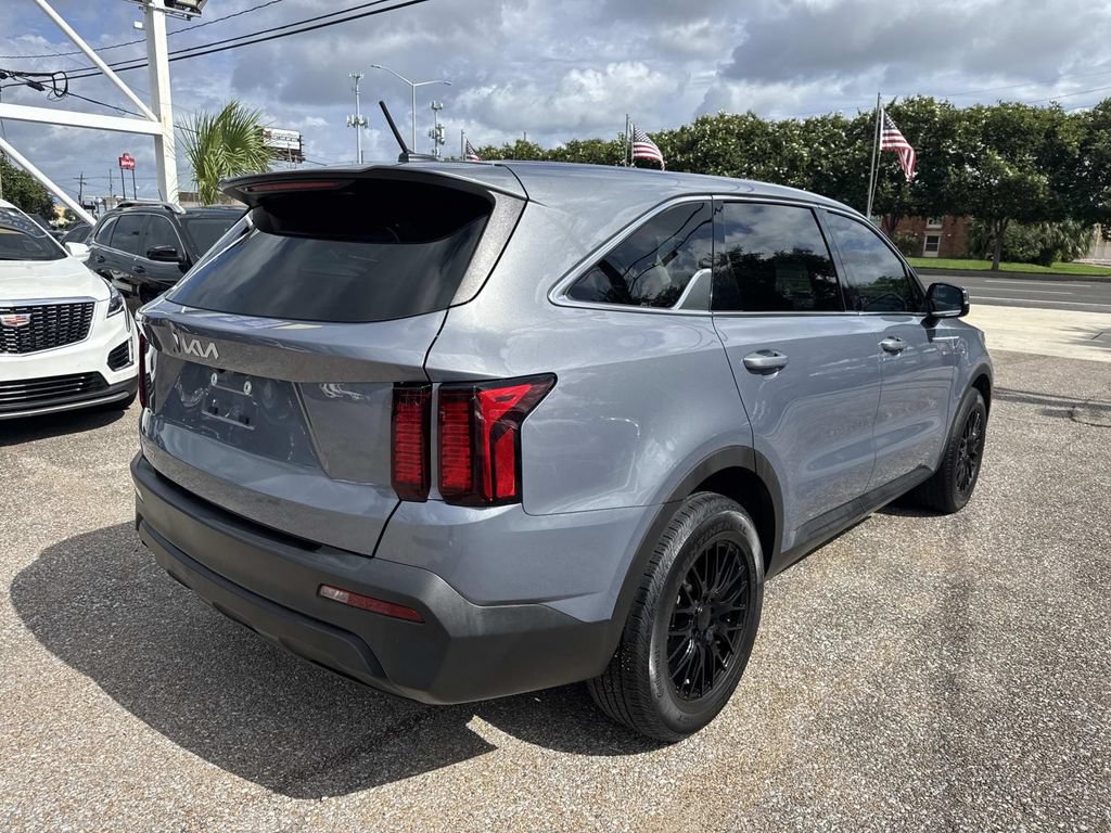 Used 2023 Kia Sorento LX FWD image 8