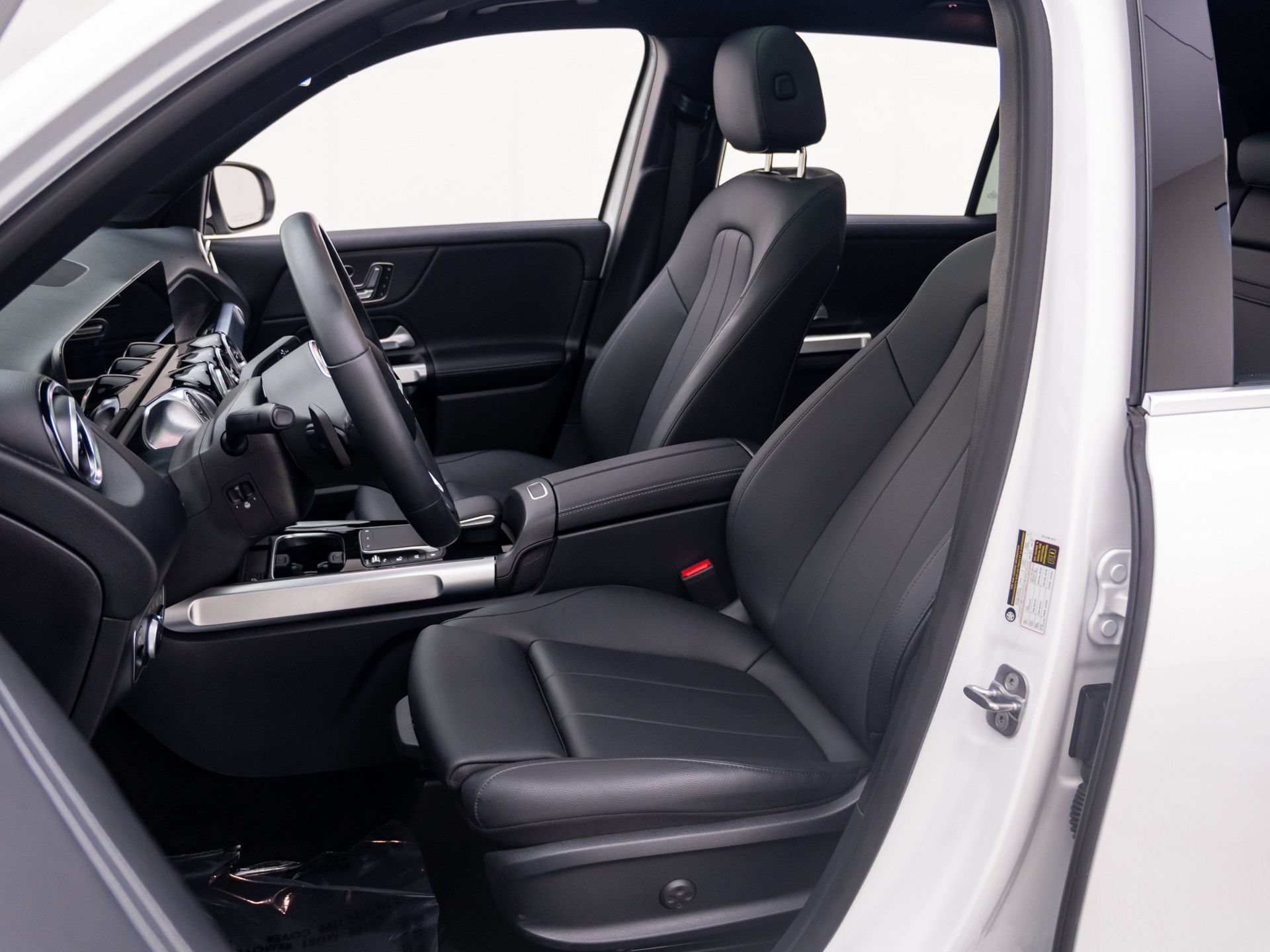 Used 2023 Mercedes-Benz GLB 250 4MATIC image 14