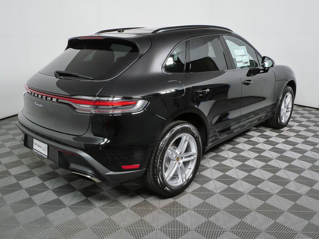 Certified 2026 Porsche Macan AWD/4WD image 28