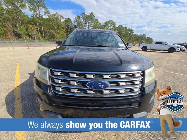 Used 2017 Ford Explorer XLT image 2