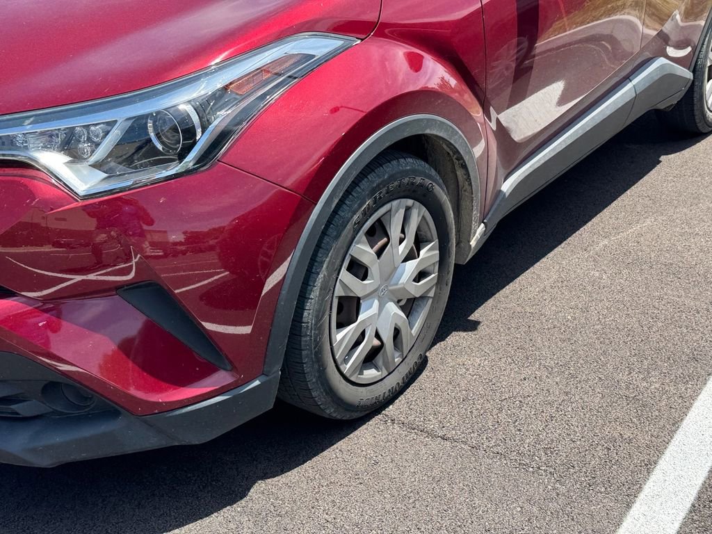 Used 2019 Toyota C-HR LE FWD image 4