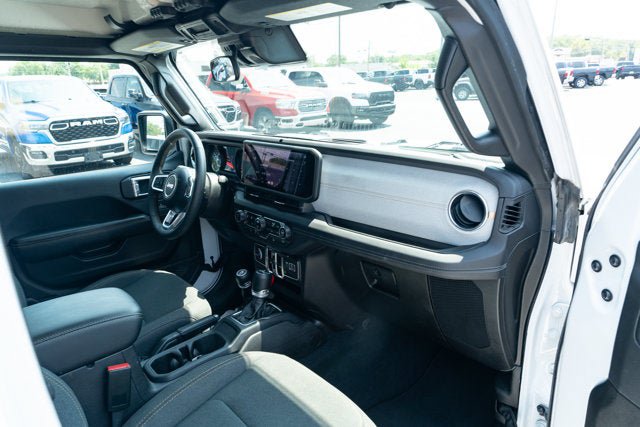 Certified 2025 Jeep Wrangler Unlimited Sahara AWD/4WD image 40