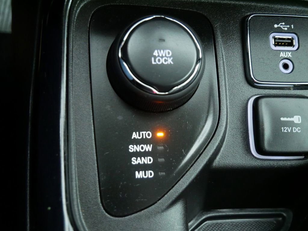 Used 2019 Jeep Compass Limited AWD/4WD image 32