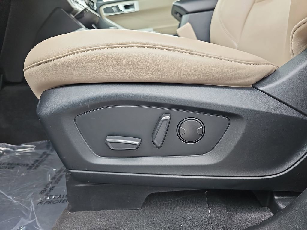 Used 2022 Ford Explorer XLT w/ Equipment Group 202A image 29