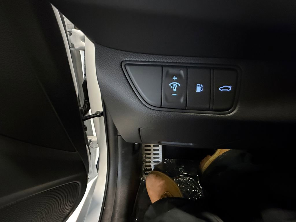 Used 2025 Genesis G70 3.3T Advanced image 19